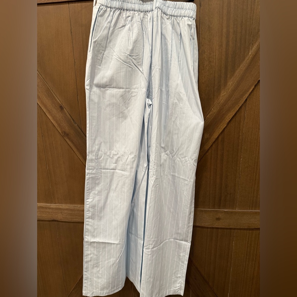 PrettyLittleThing Women’s Pinstripe Dress Pant - Picture 3 of 4